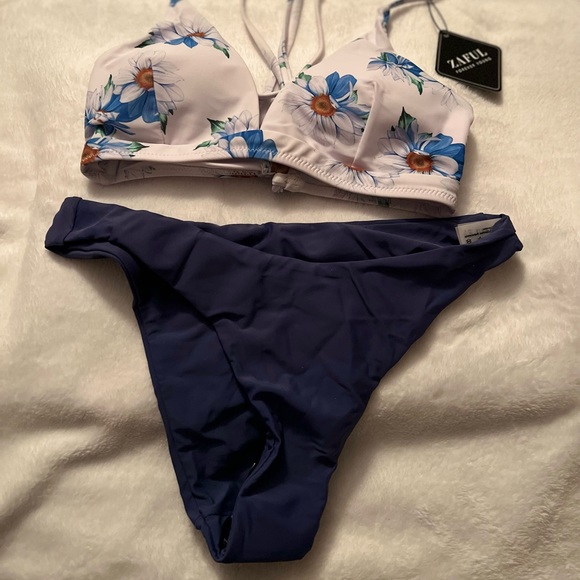 Bikini swimsuit - Picture 2 of 3